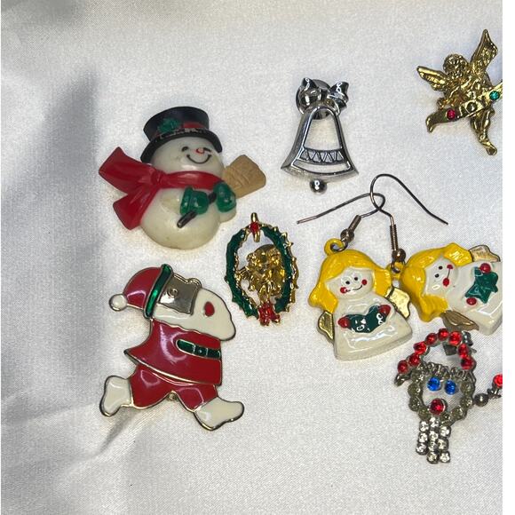 Christmas Bundle Pins and Earrings Vintage - Picture 2 of 4